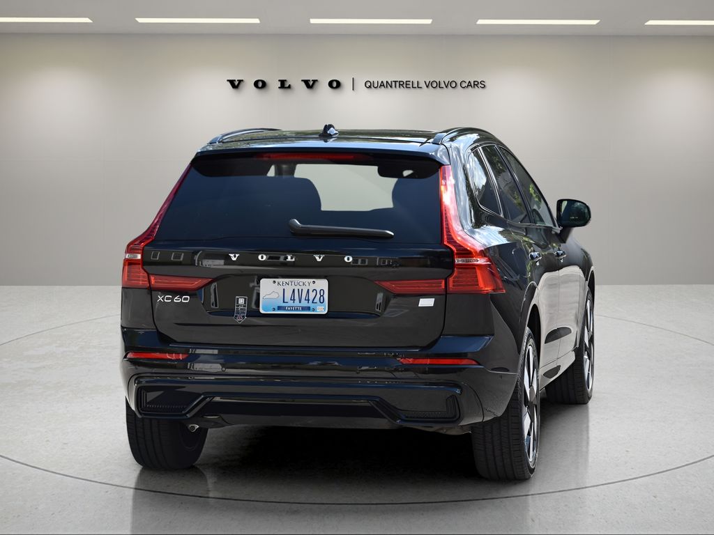 2024 Volvo XC60 T8 Plus photo 3