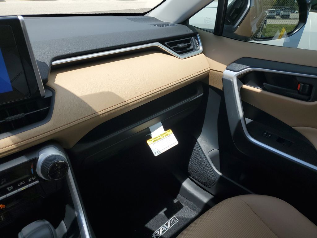 2025 Toyota RAV4 Hybrid LE photo 29
