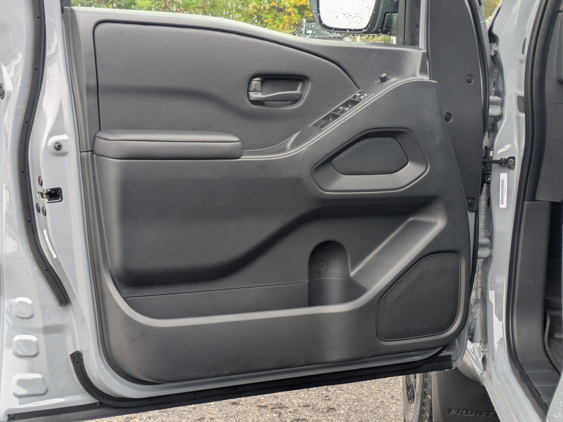 2026 Nissan Frontier Crew Cab SV photo 11