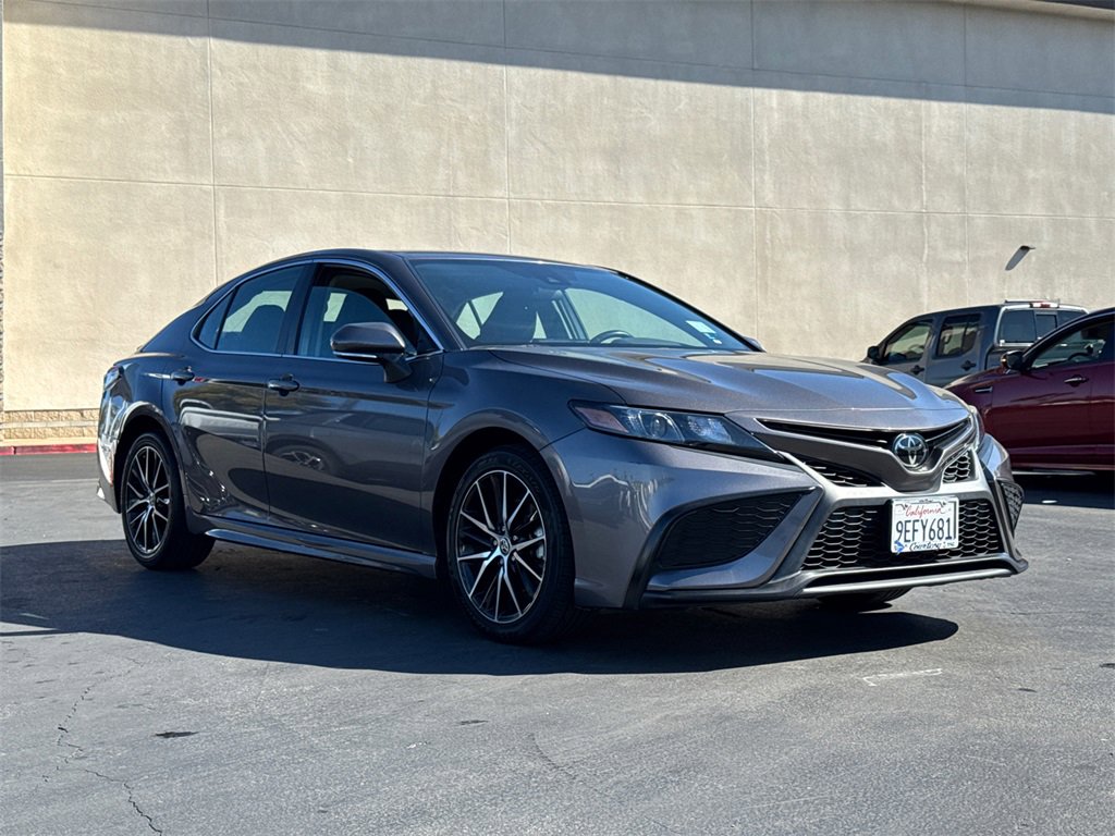 2023 Toyota Camry SE photo 4