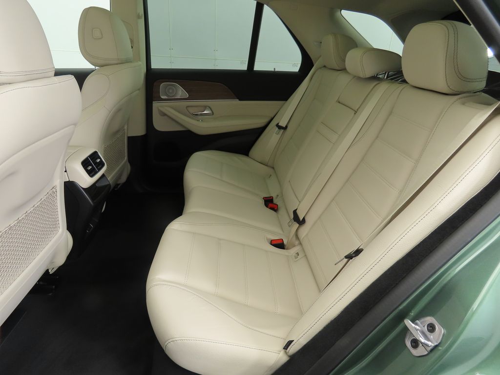 2026 Mercedes Benz GLE 450e 4MATIC photo 21