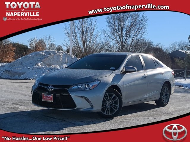 2015 Toyota Camry SE's photo