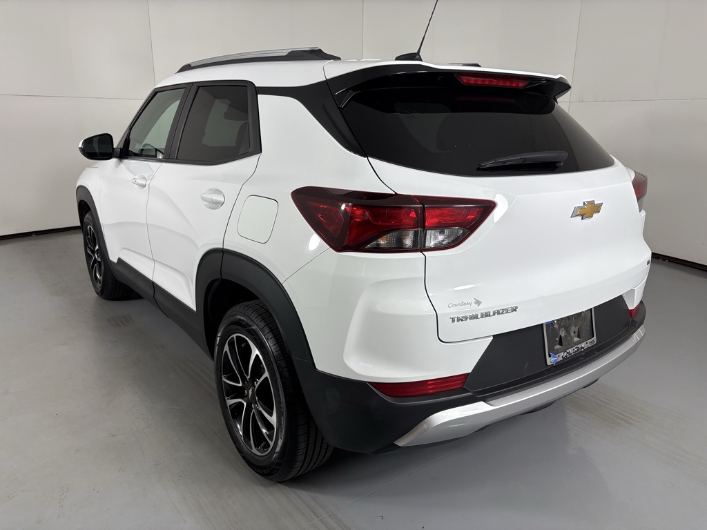 2025 Chevrolet Trailblazer LT photo 3