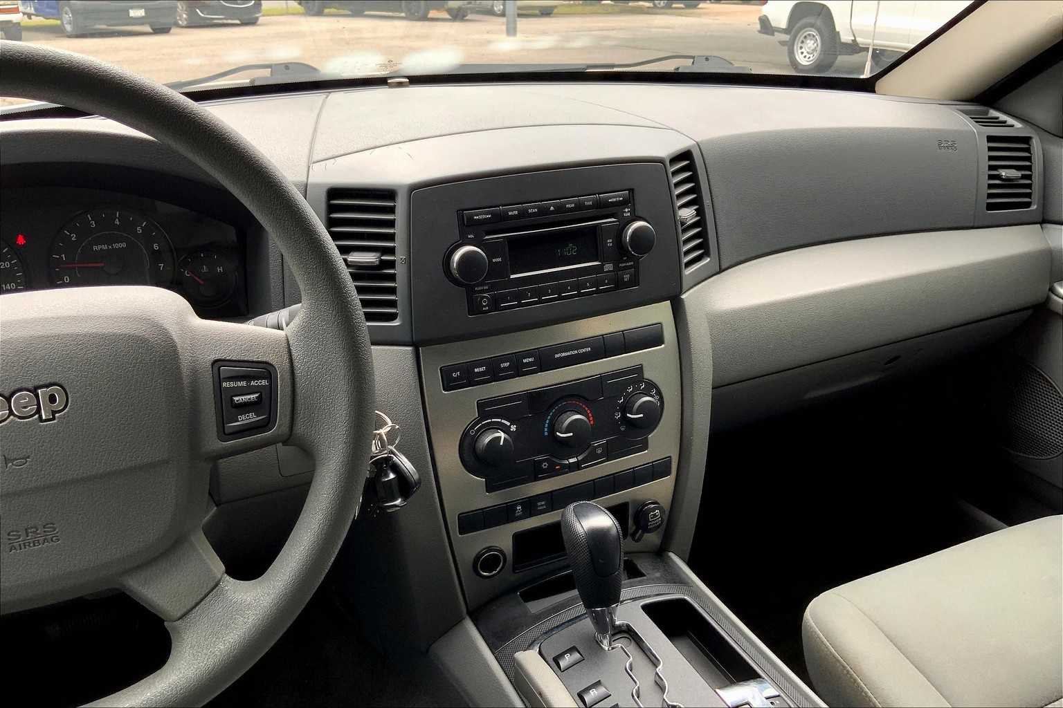 2006 Jeep Grand Cherokee Laredo photo 6