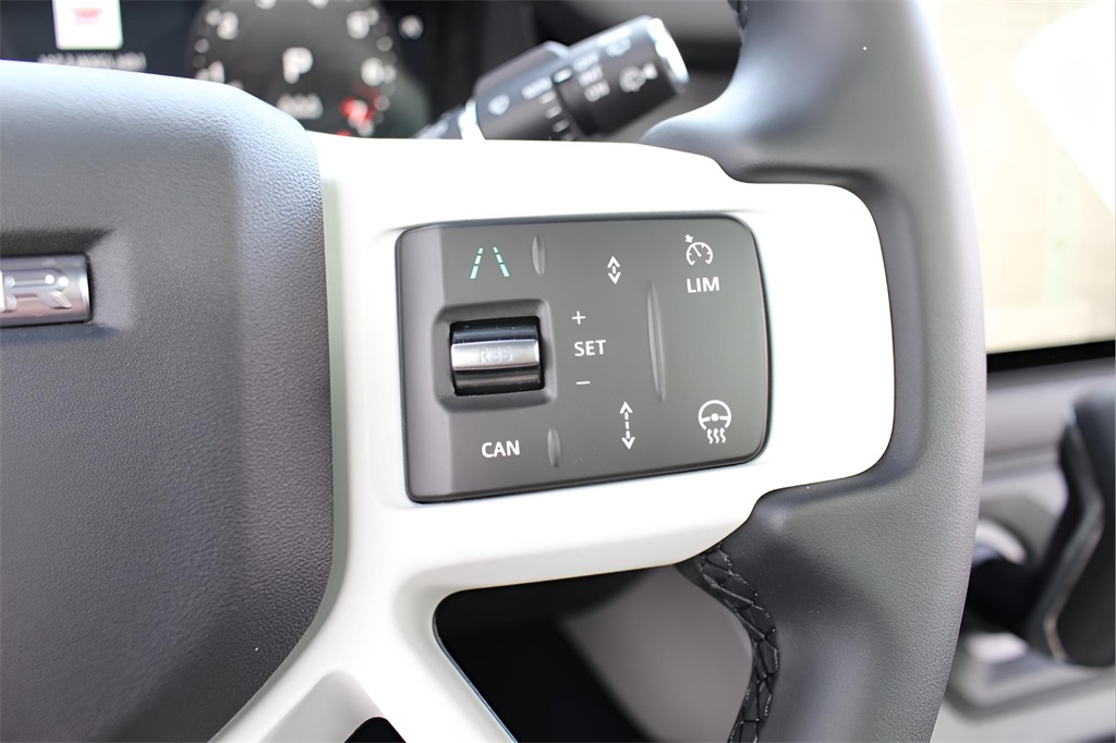 2025 Land Rover Defender 110 S photo 21