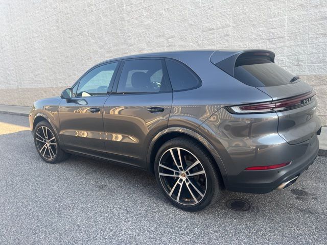 2024 Porsche Cayenne Base photo 5