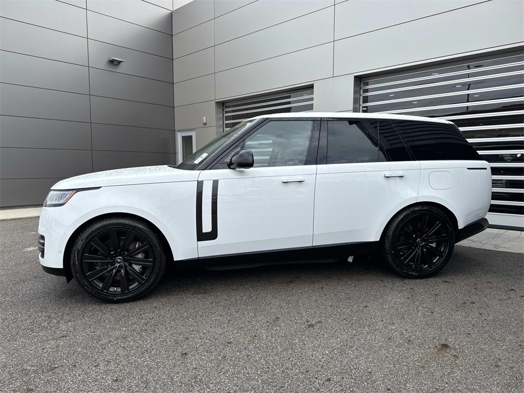 2025 Land Rover Range Rover SE photo 3