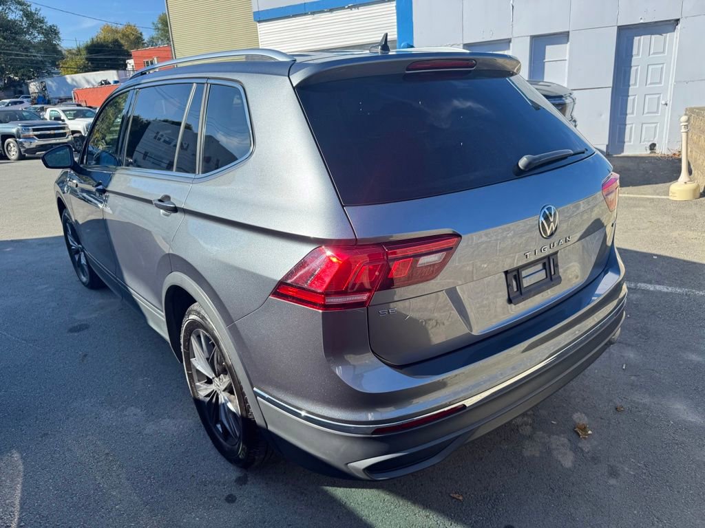 2022 Volkswagen Tiguan SE photo 2