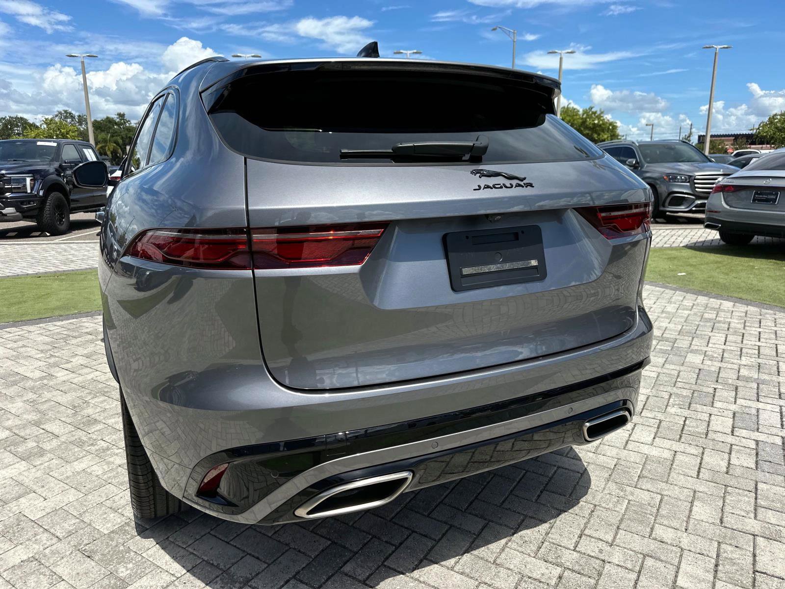 2024 Jaguar F-PACE P400 R-Dynamic S photo 9