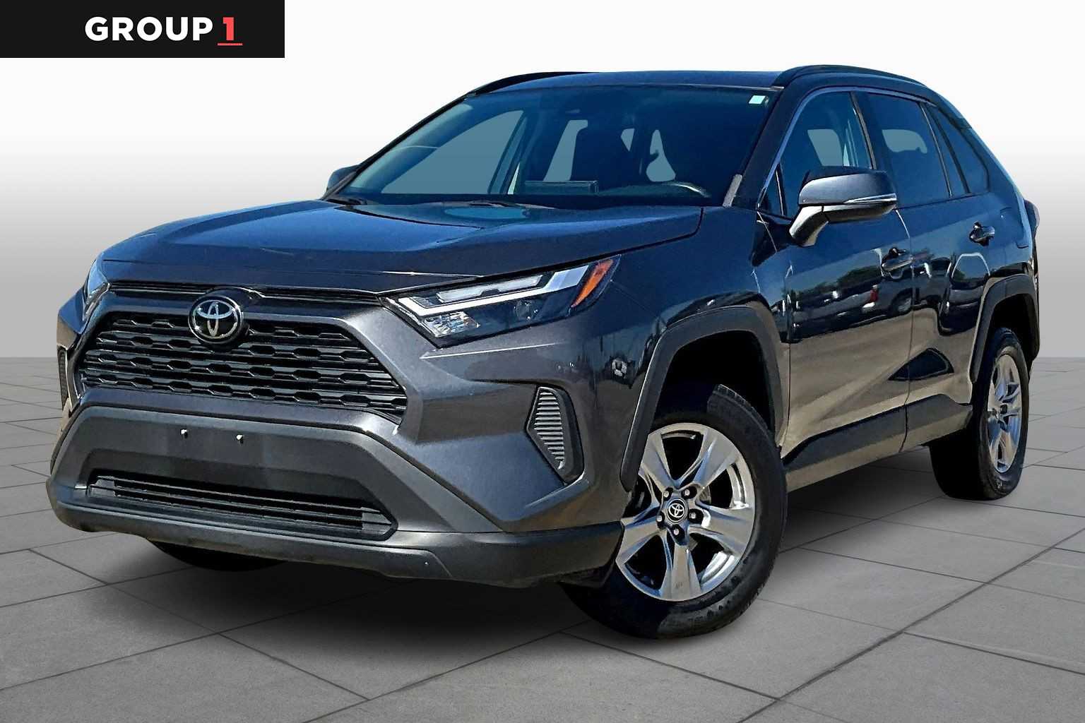 2023 Toyota RAV4 XLE's photo