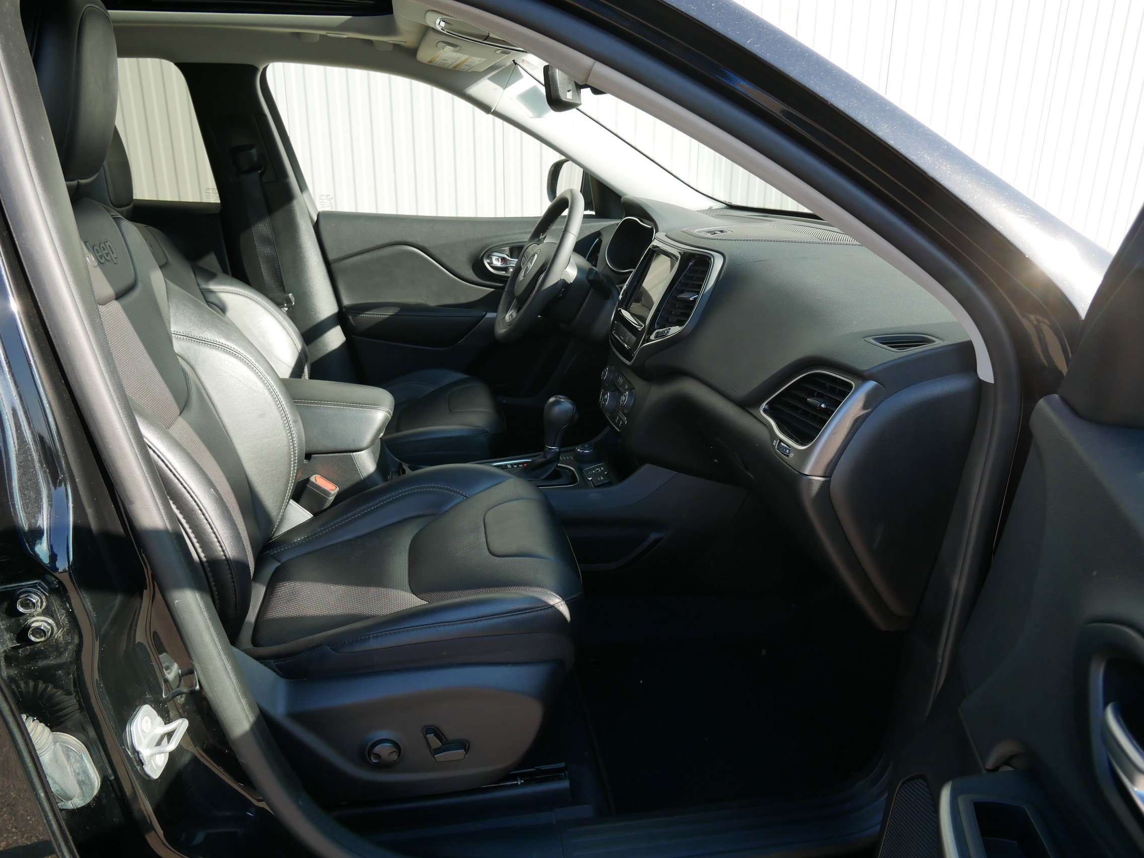 2022 Jeep Cherokee Limited photo 14