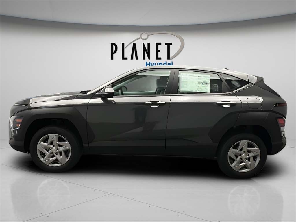 2026 Hyundai Kona SE photo 2