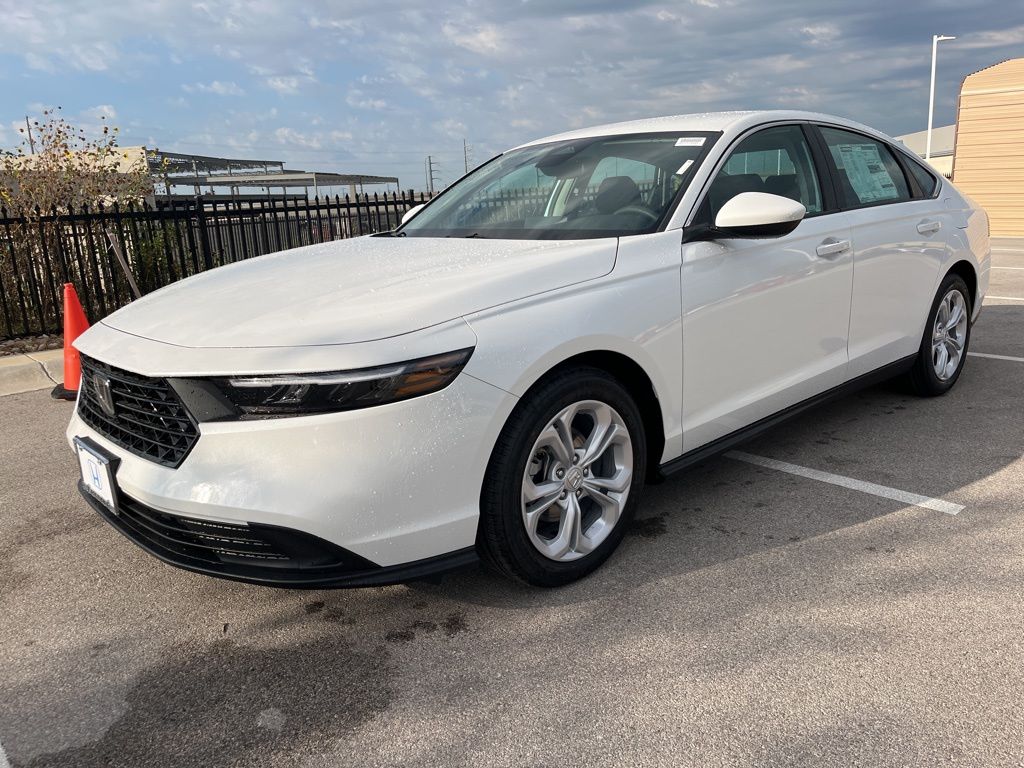 2025 Honda Accord LX's photo