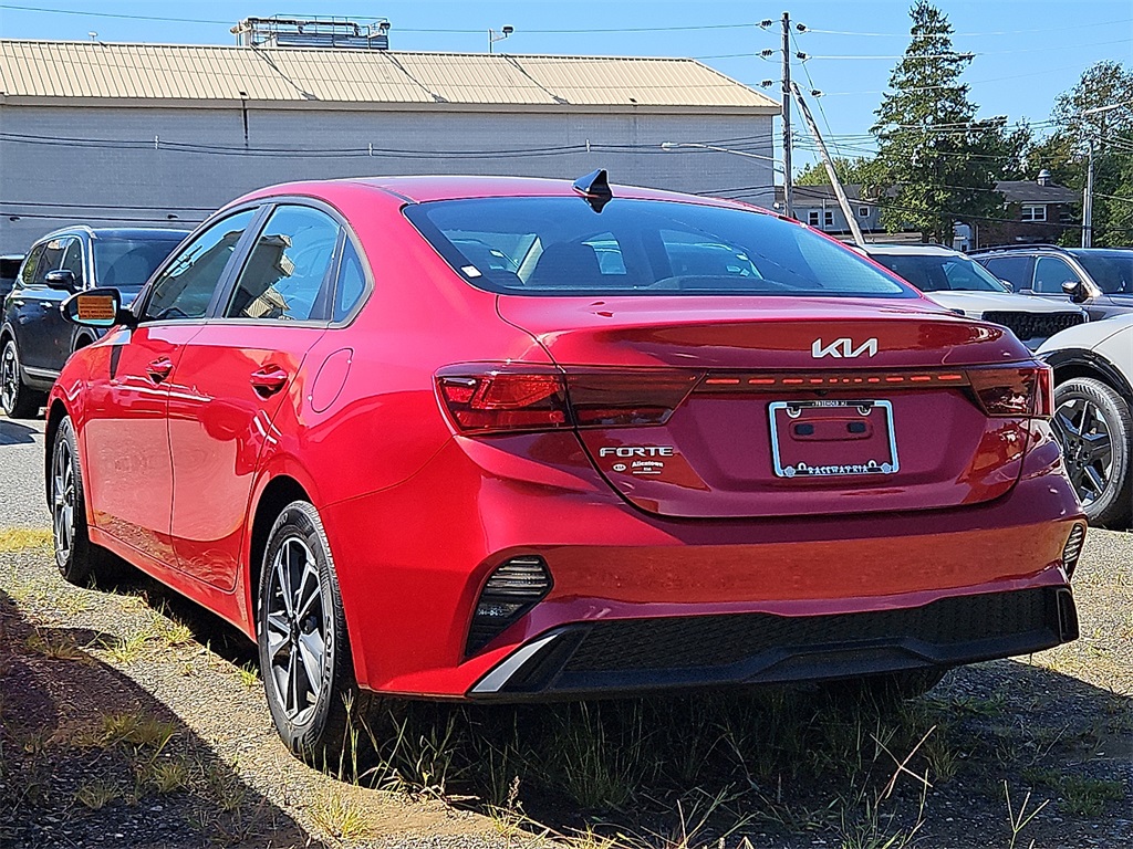 2022 Kia Forte LXS photo 4
