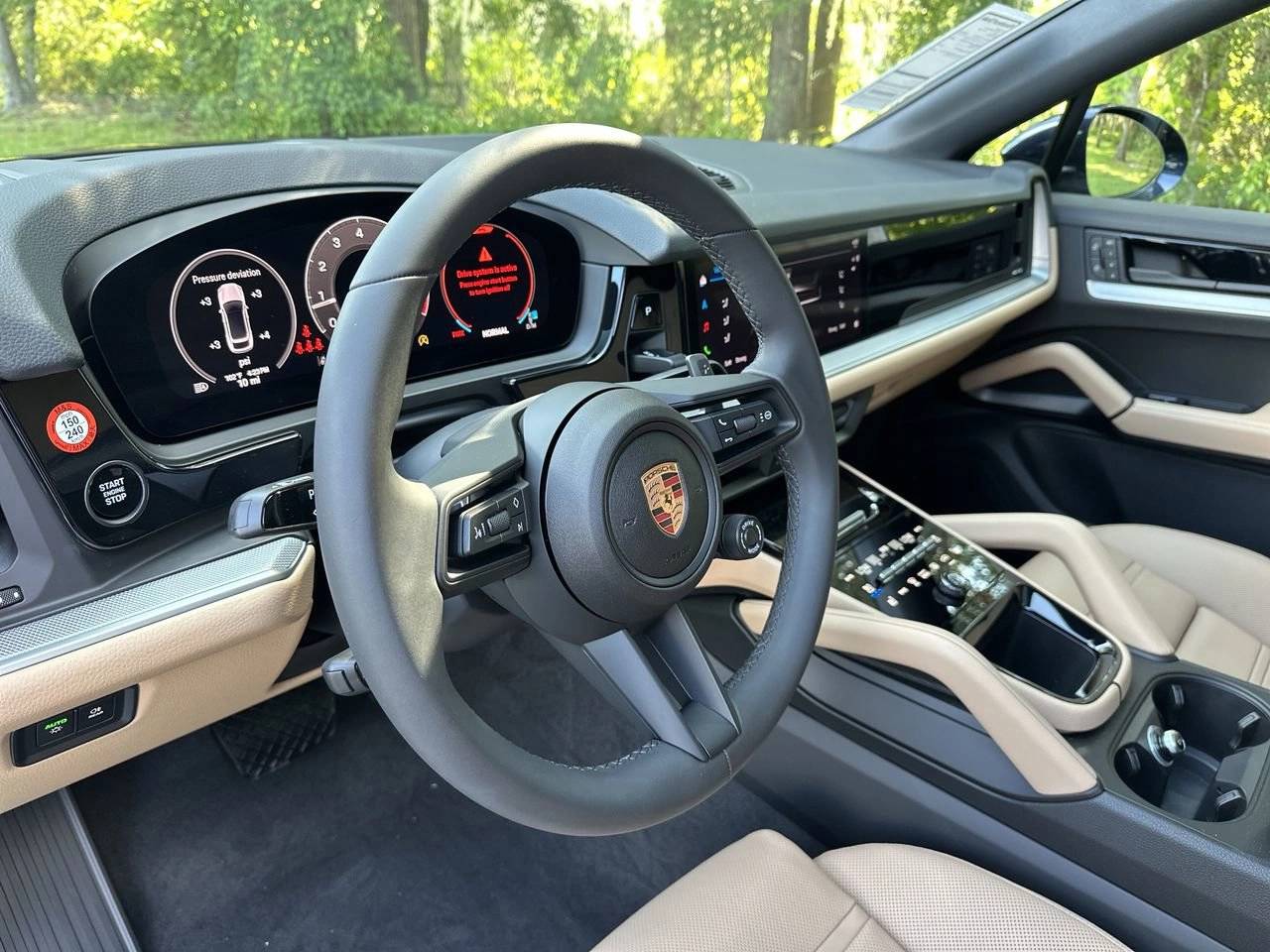 2025 Porsche Cayenne Coupe photo 18