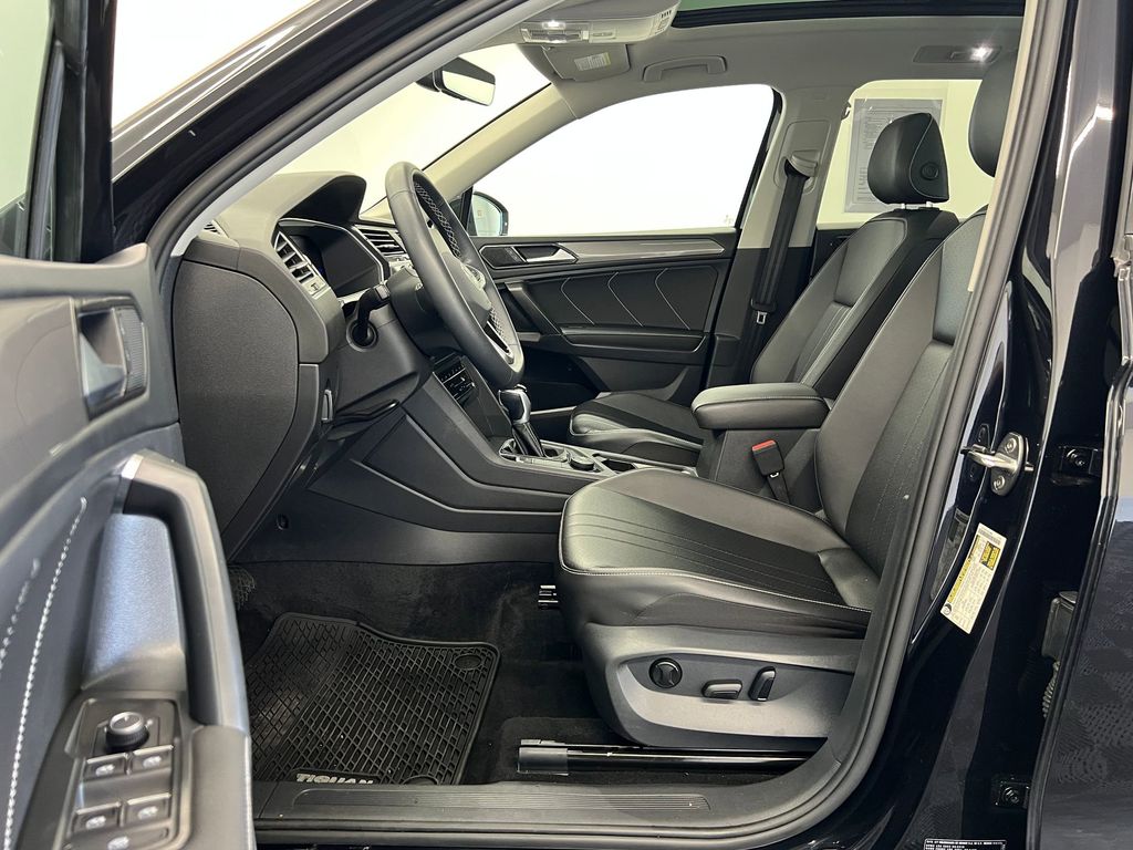 2022 Volkswagen Tiguan SE photo 4
