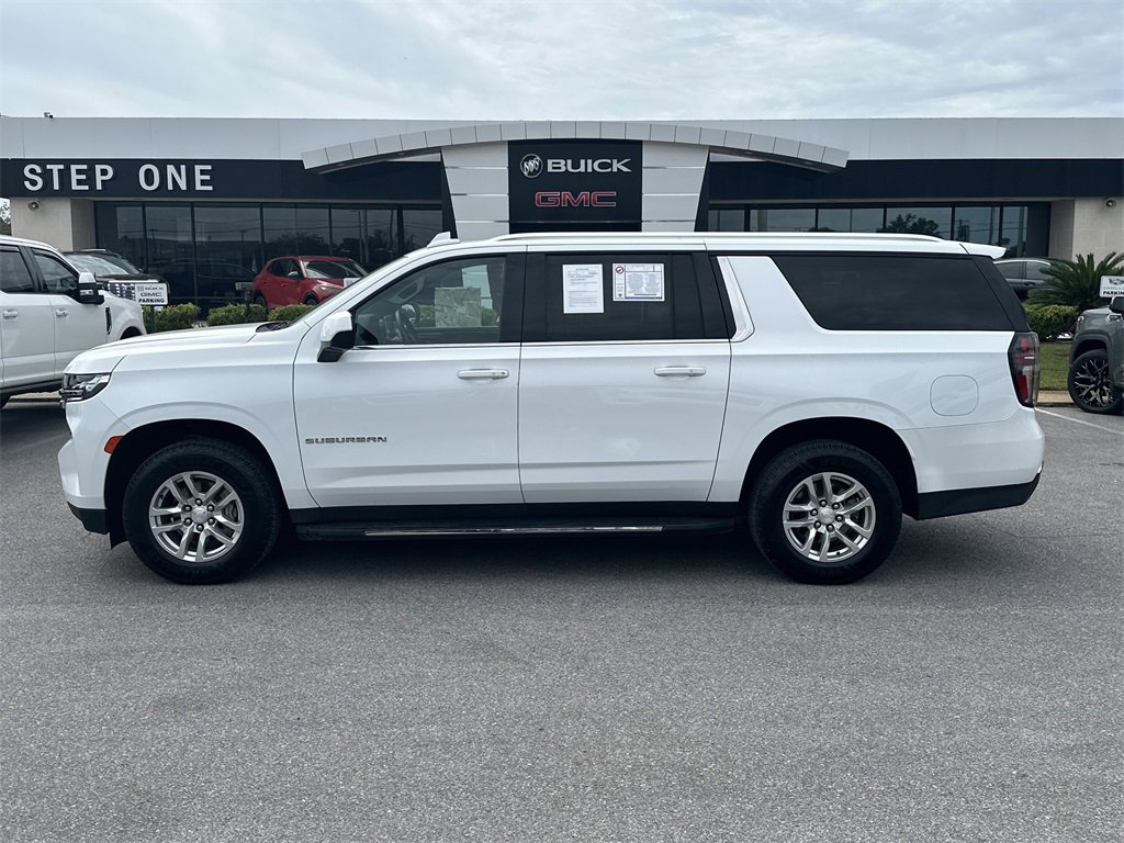 2023 Chevrolet Suburban LT photo 4