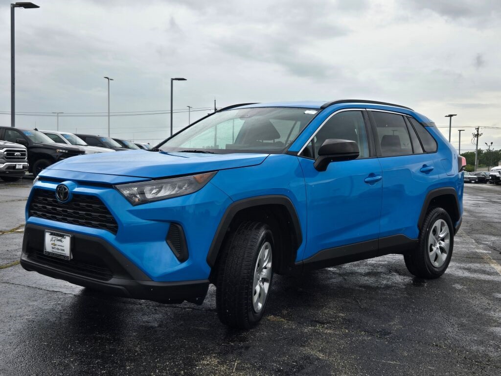 2021 Toyota RAV4 LE photo 3