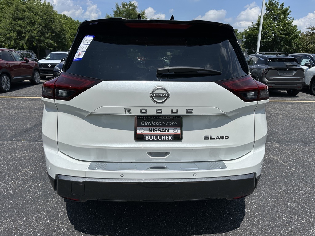 2025 Nissan Rogue SL photo 4