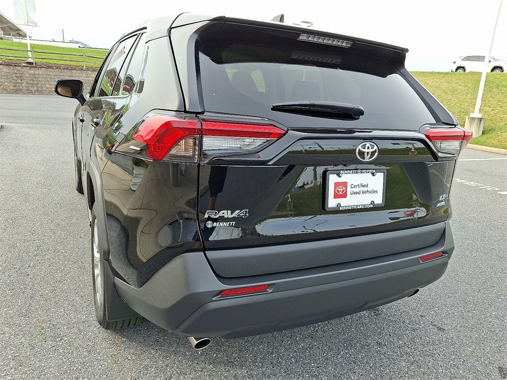 2023 Toyota RAV4 LE photo 3