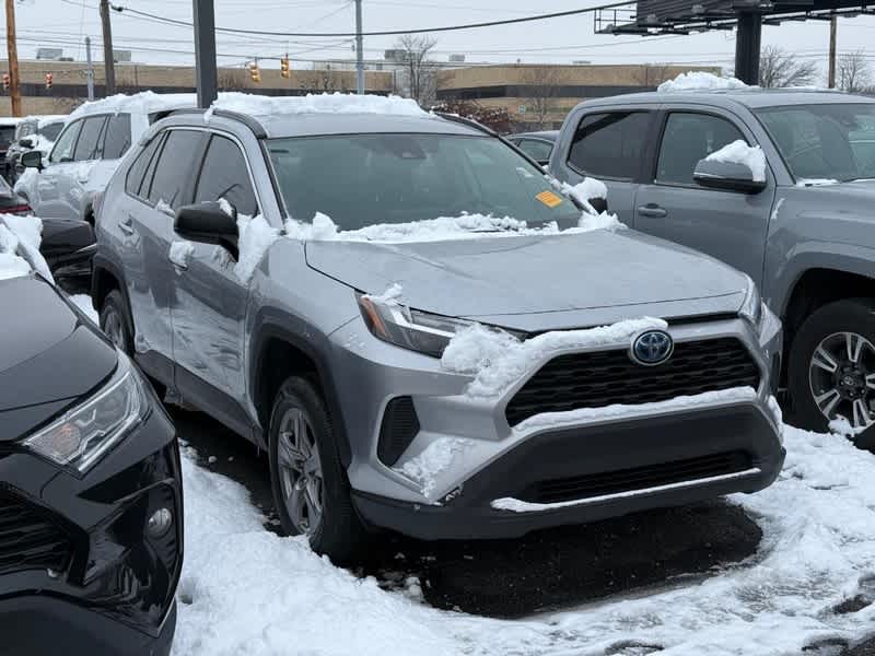 2023 Toyota RAV4 LE's photo