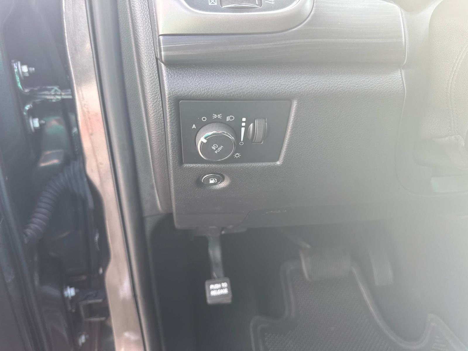 2021 Jeep Grand Cherokee Laredo X photo 19