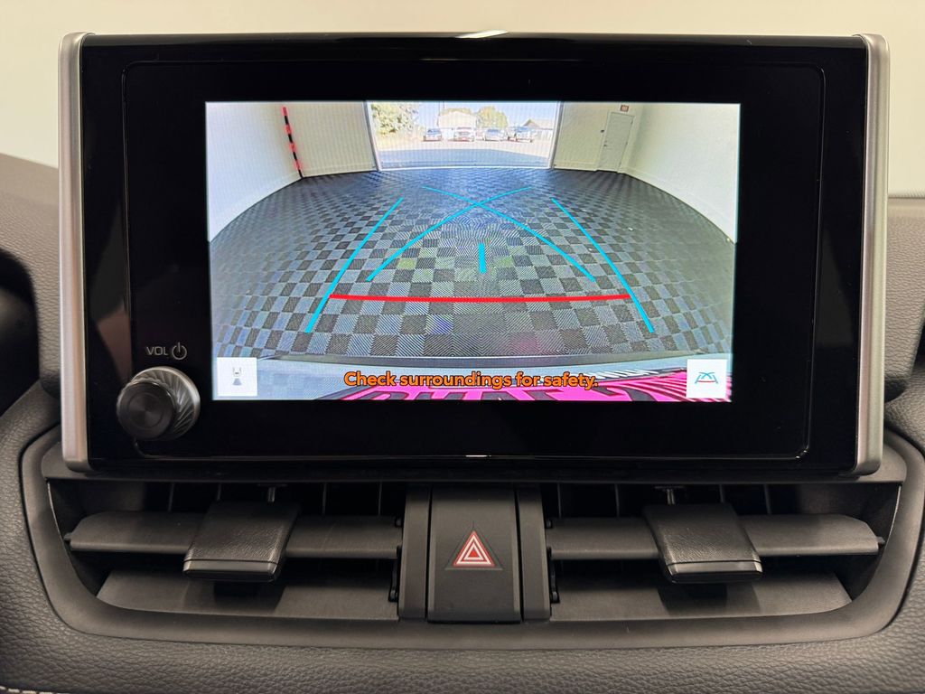 2024 Toyota RAV4 XLE photo 21