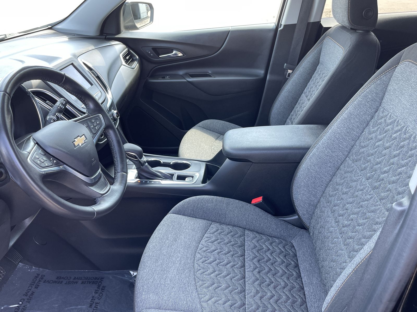 2022 Chevrolet Equinox LT photo 2