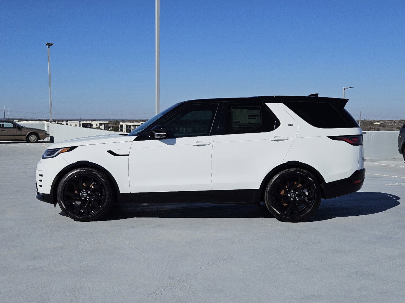 2025 Land Rover Discovery SE photo 3