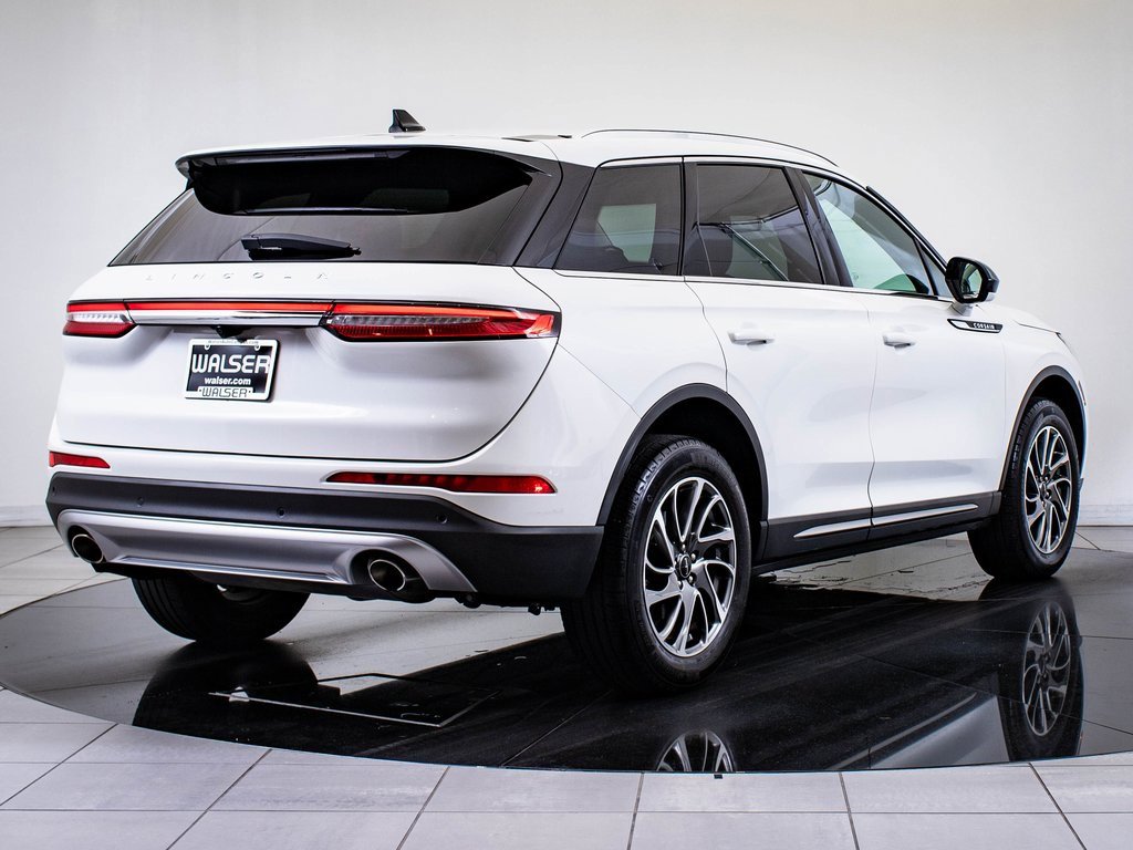 2022 Lincoln Corsair Standard photo 10