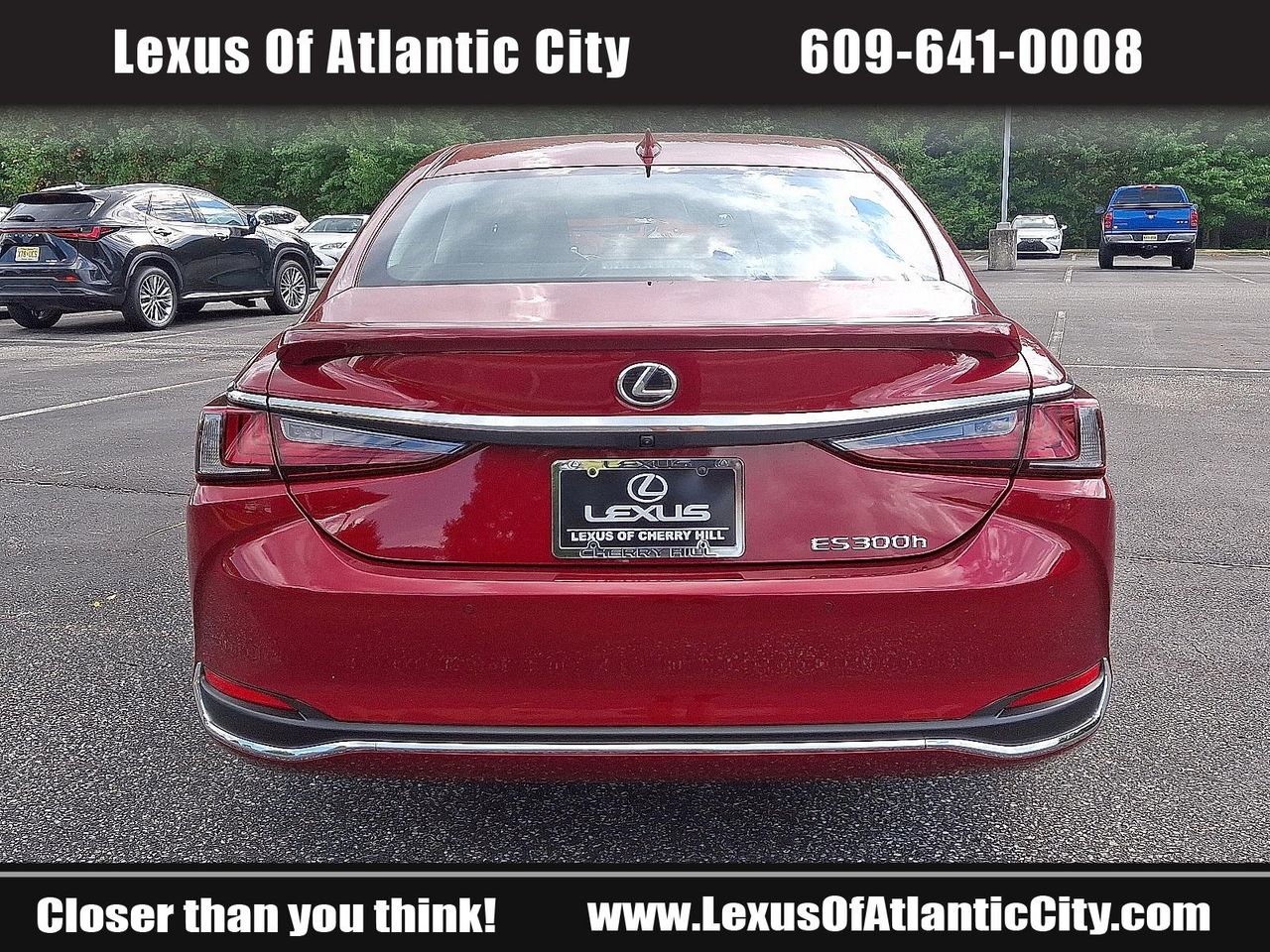 2025 Lexus ES 300h photo 5