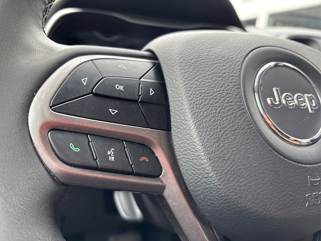 2022 Jeep Cherokee Latitude Lux photo 28
