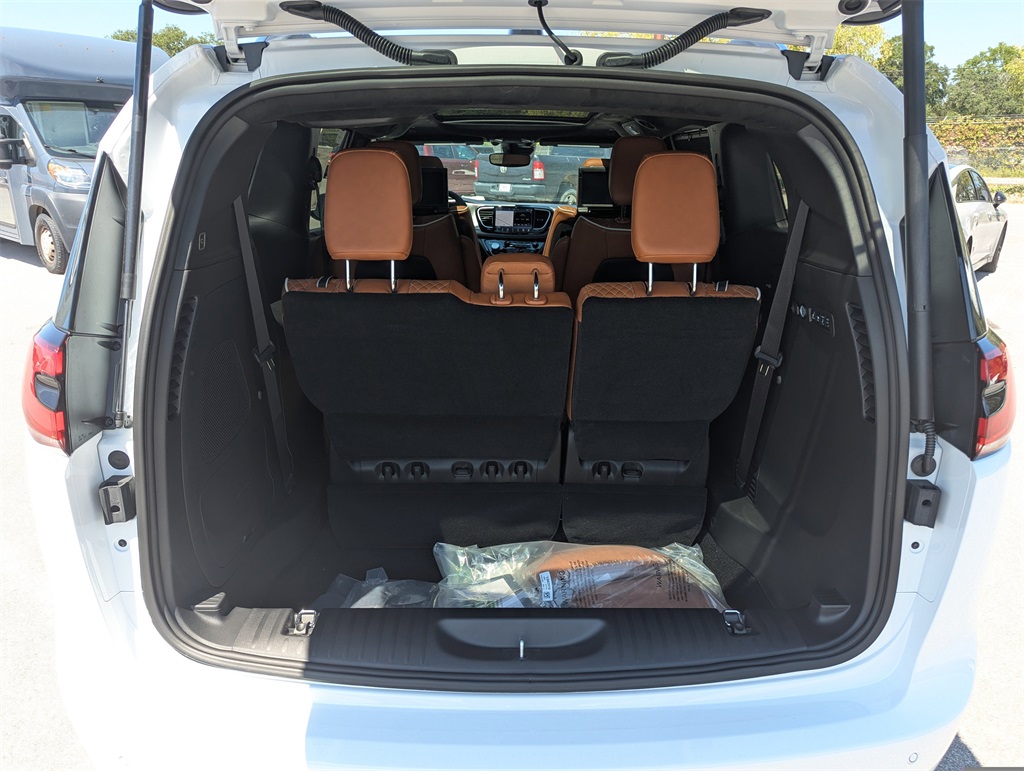 2026 Chrysler Pacifica Pinnacle photo 31