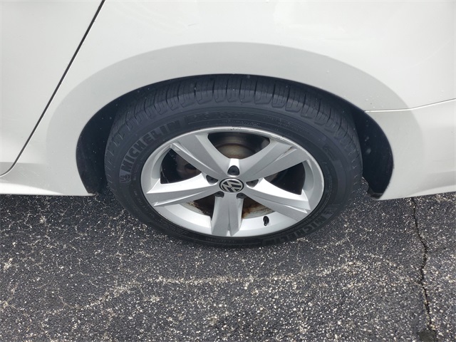 2012 Volkswagen Passat SE photo 6