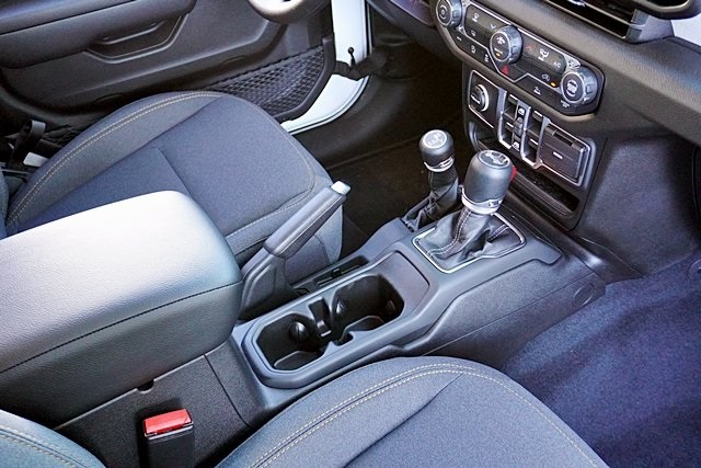 New 2026 Bright White Clear-Coat Exterior Paint Jeep Sport image 15