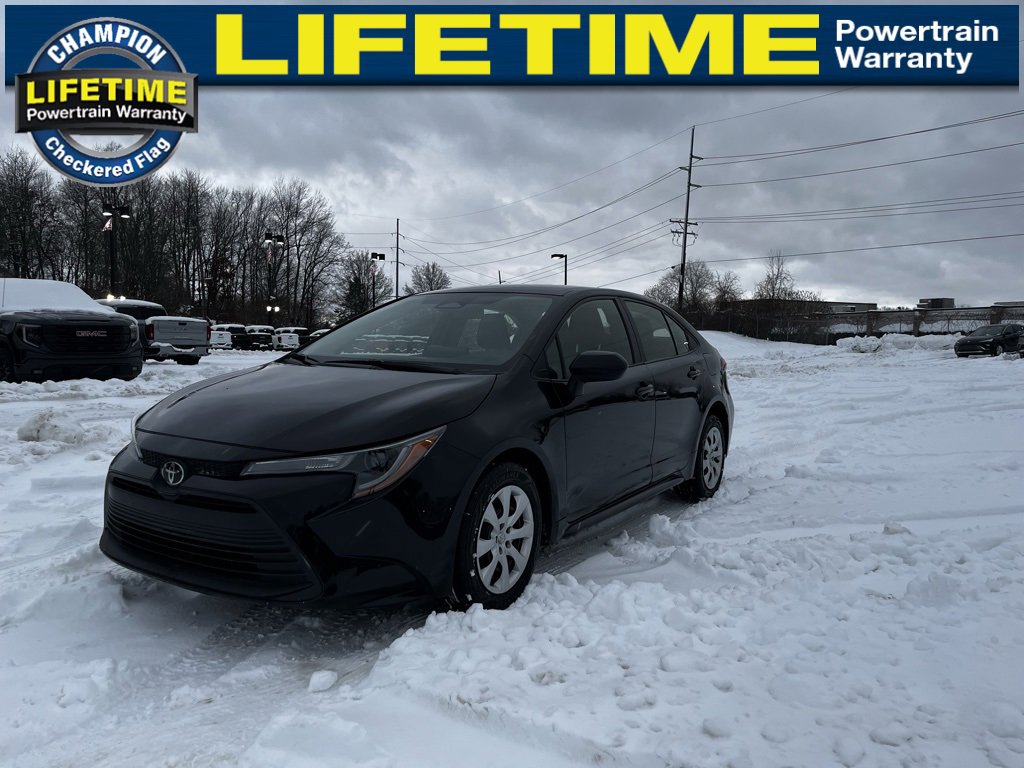 2024 Toyota Corolla LE's photo