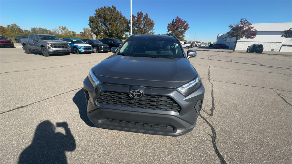 2022 Toyota RAV4 XLE photo 2