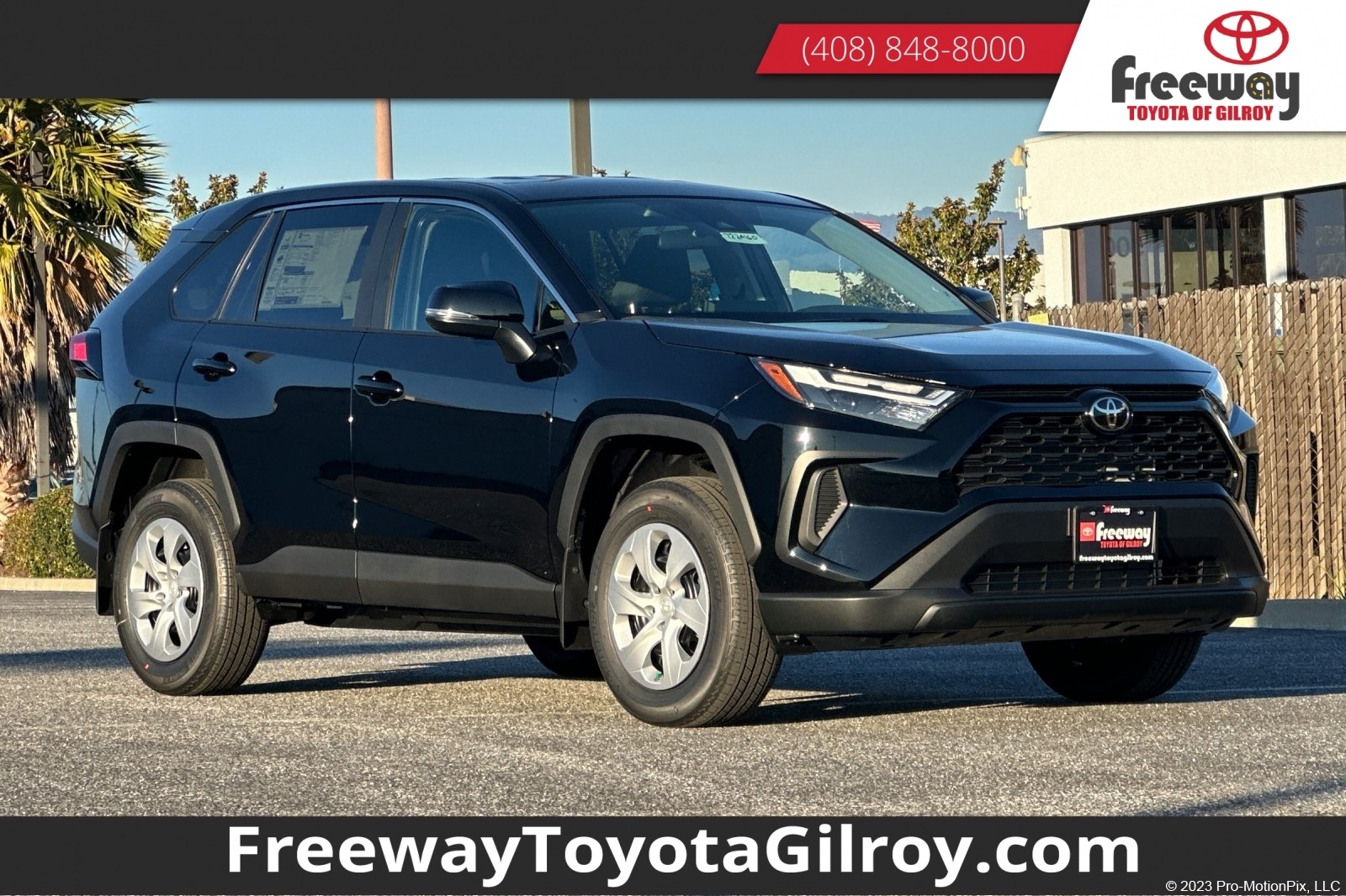 2025 Toyota RAV4 LE's photo