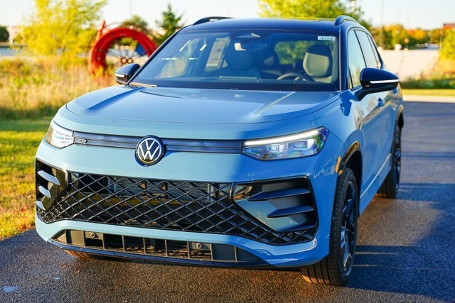 2025 Volkswagen Tiguan SE R-Line Black photo 4