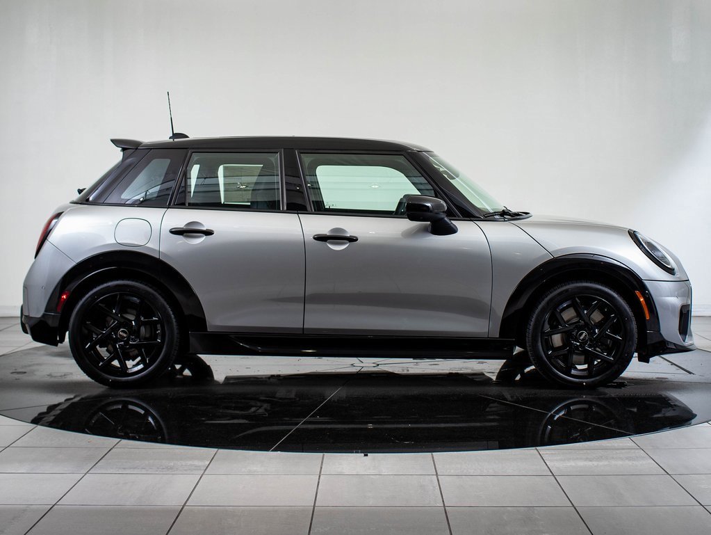 2026 Mini Cooper 4 Door Hardtop Iconic photo 5