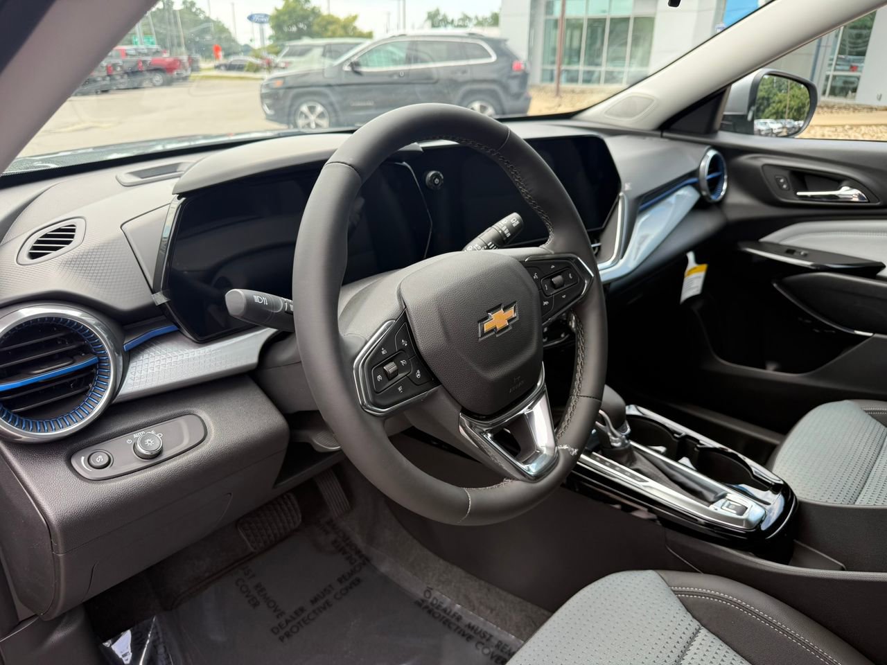 2025 Chevrolet Trax LT photo 2