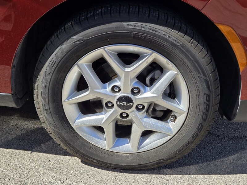 2024 Kia Soul LX photo 3