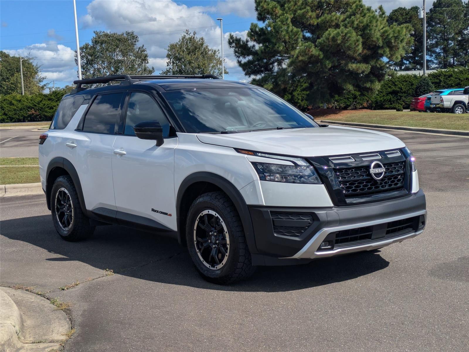 2025 Nissan Pathfinder Rock Creek photo 2