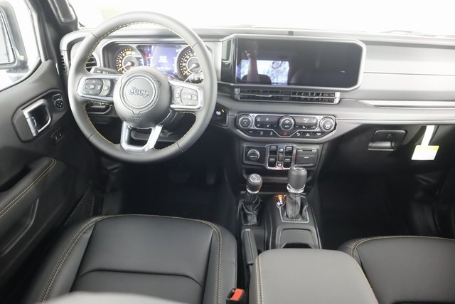 2025 Jeep Wrangler Sahara photo 7