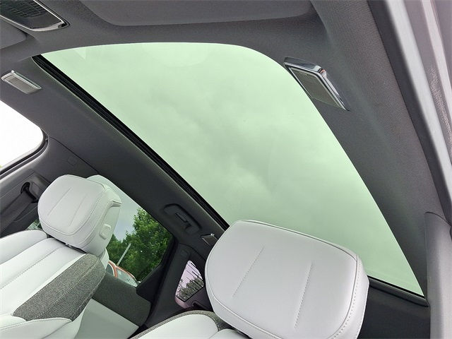 2025 Cadillac Optiq Luxury photo 11