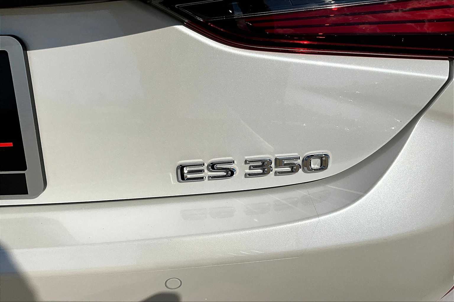 2025 Lexus ES 350 photo 9