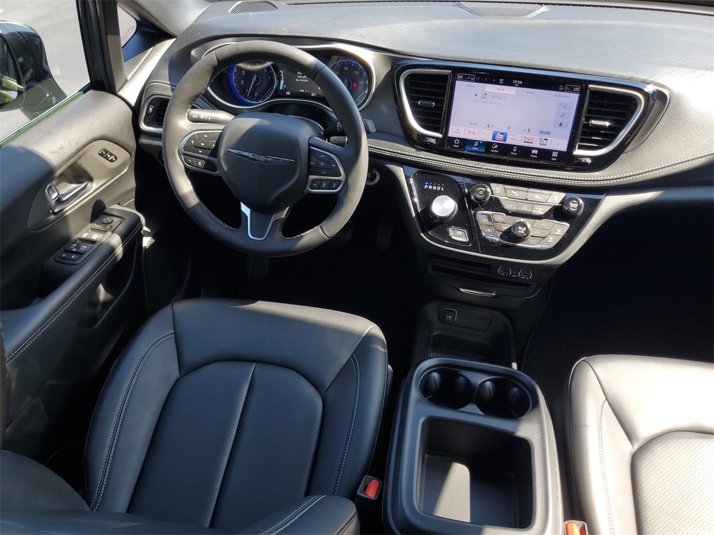 2025 Chrysler Pacifica photo 14