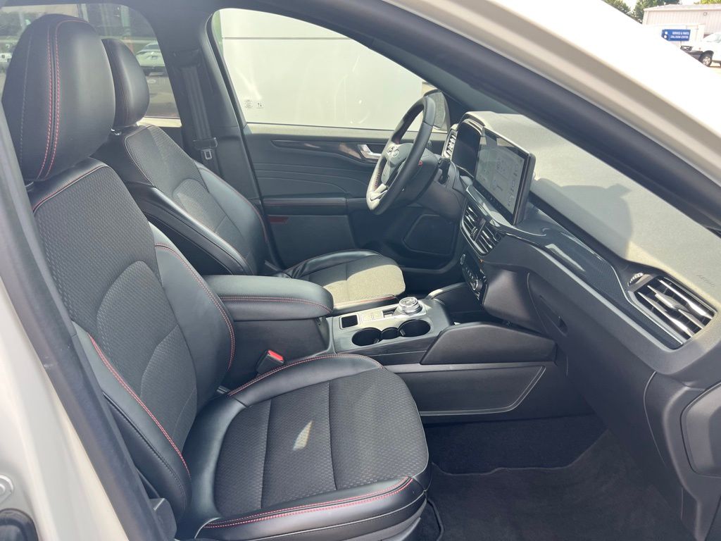 2024 Ford Escape Hybrid ST-Line Select photo 27