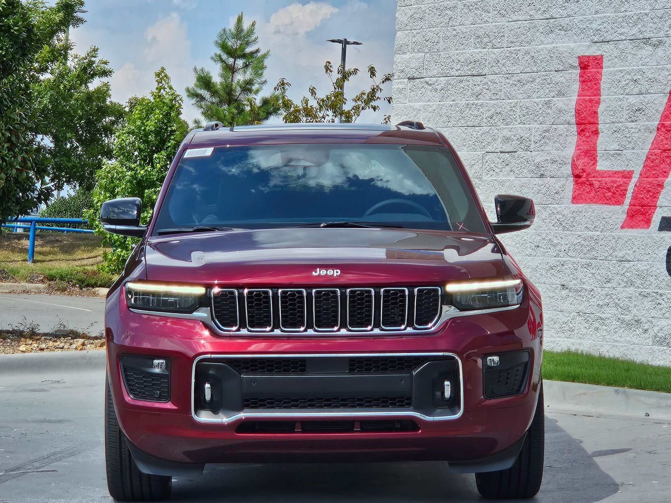 2025 Jeep Grand Cherokee Overland photo 2