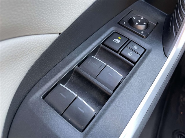 2022 Toyota RAV4 XLE photo 25